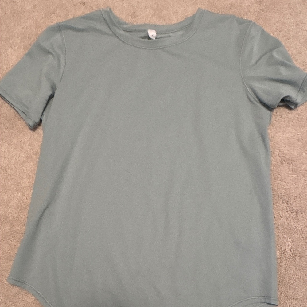 Lulu lemon tshirt
